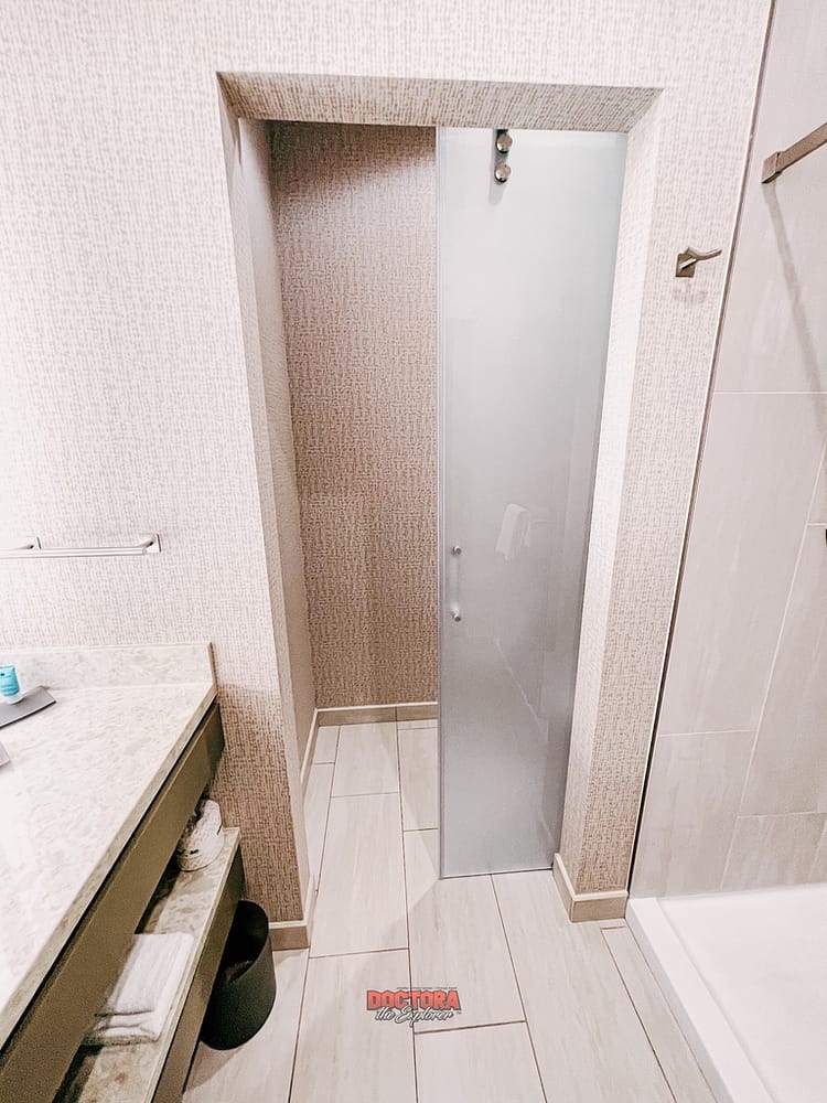 Hilton H Hotel LAX - sliding glass door between toilet and rest of bathroom